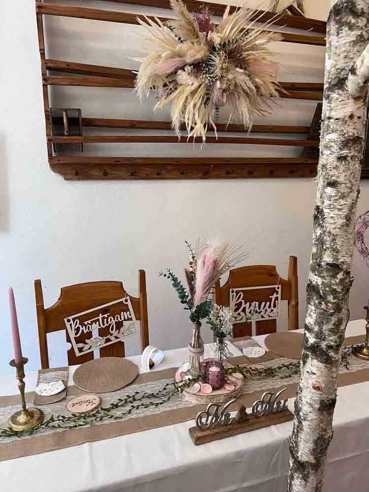 Sabrina zapft frisches Bier im Wirtshaus zur Wurz’n